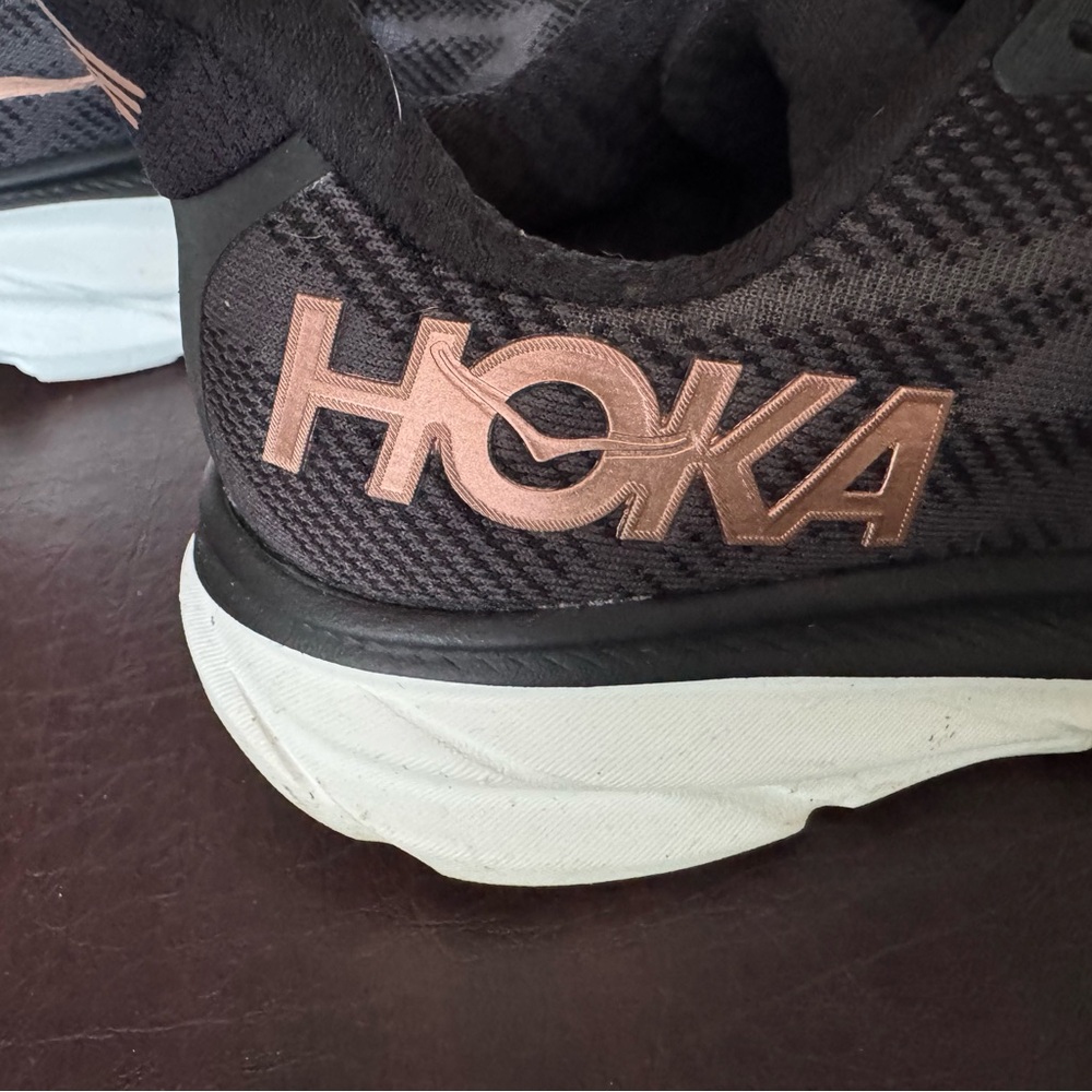 HOKA Women's Clifton 9 Running Shoes -Black and Rose Gold - size 7